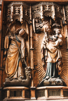 Vorschaubild Wismar: St. Nikolai, sog. Krämeraltar aus der Marienkirche, Mitteltafel links, Madonna und Hl. Michael (Foto 1982)